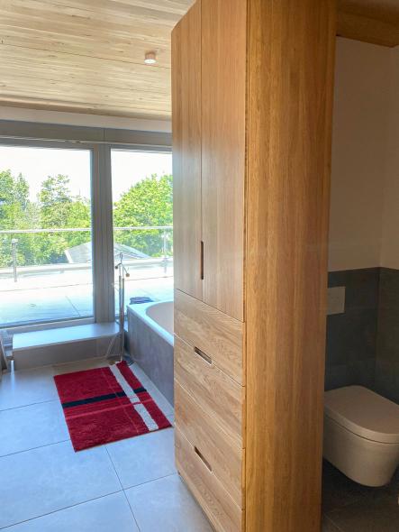 Badschrank mit viel Stauraum 