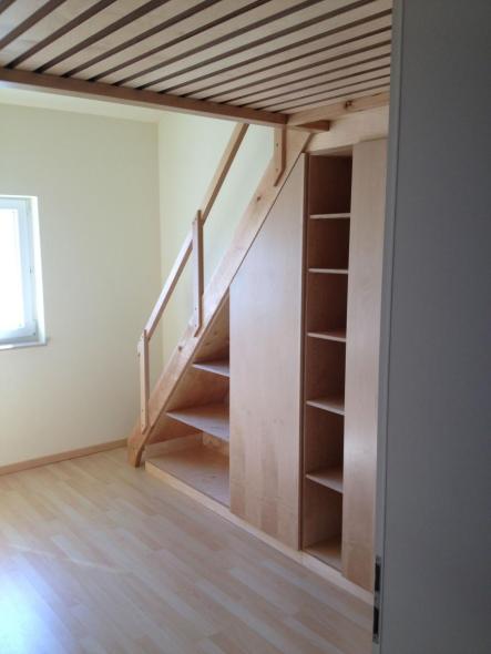 hochbett-fuer-kinderzimmer-mit-schrank